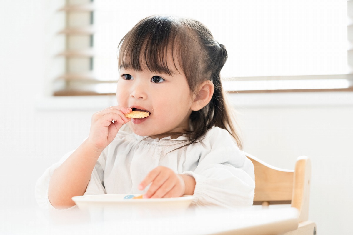 かたいものを食べたらいい？歯並びを良くするための食事